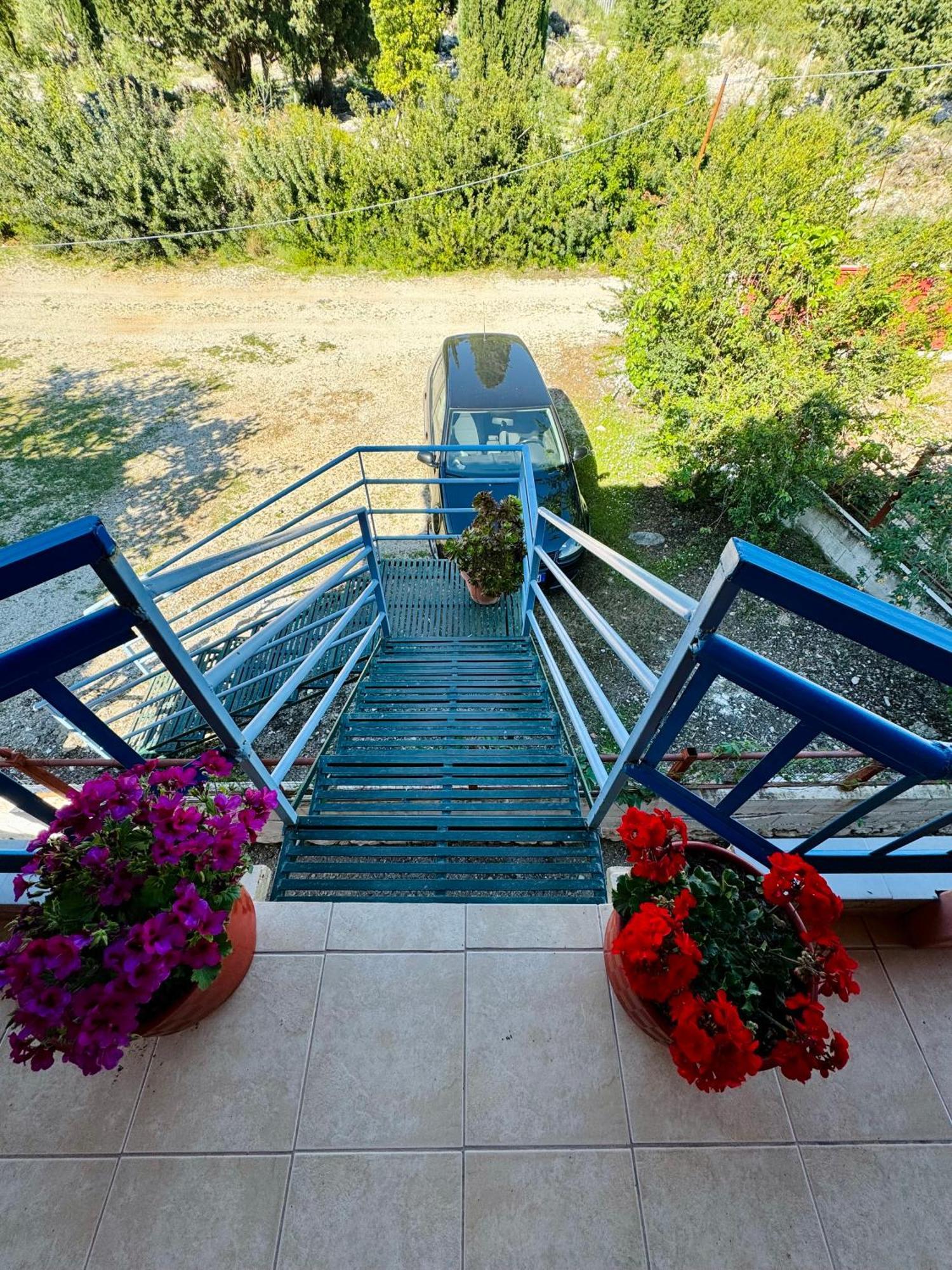 Guesthouse Rondo Himare Buitenkant foto