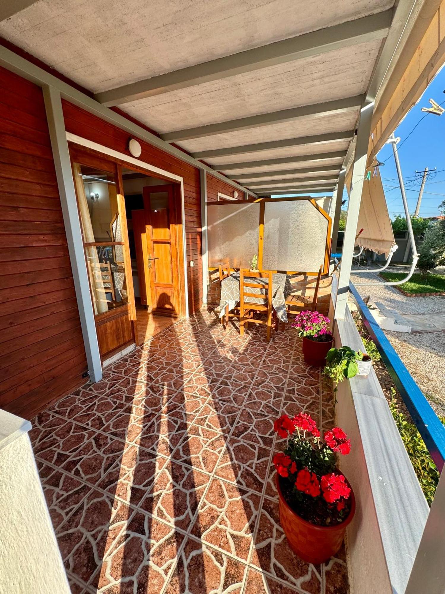 Guesthouse Rondo Himare Buitenkant foto