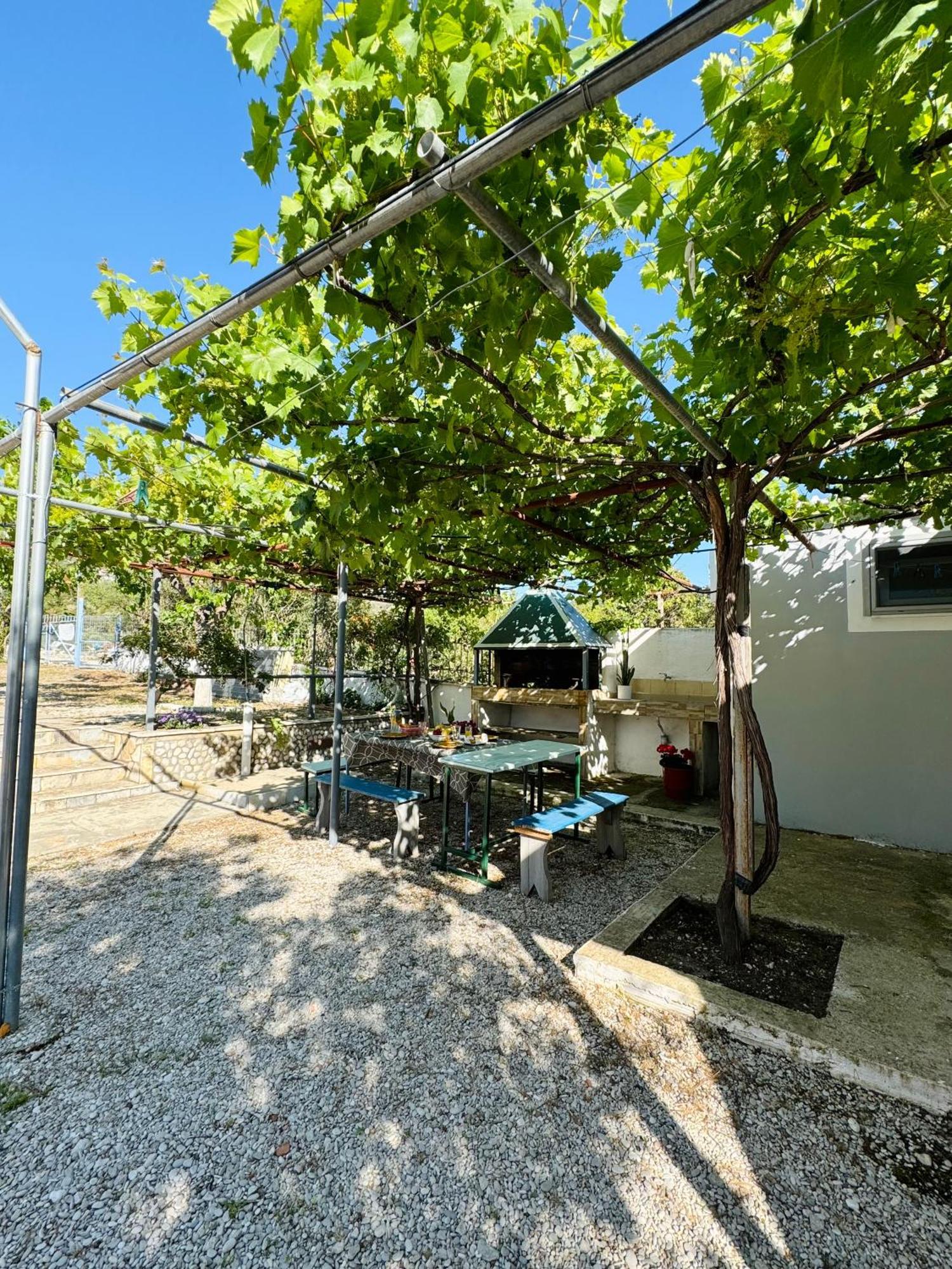 Guesthouse Rondo Himare Buitenkant foto